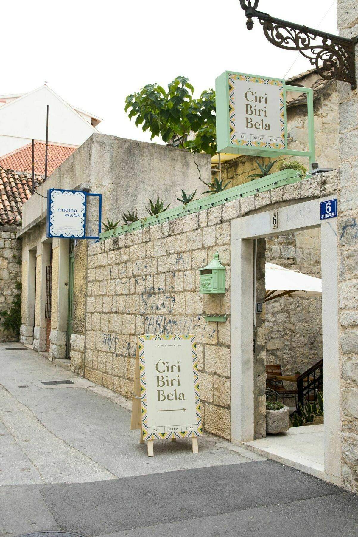 Ciri Biri Bela - Adults Only 2* Split